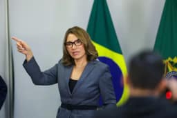 BOMBA: depois de Katia Abreu, ala jovem do PT pede que Janja saia da campanha de Lula