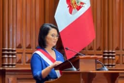 Presidente do Peru anuncia veto a cabelo comprido em meninos e maquiagem em meninas nas escolas