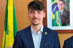 Jair Renan Bolsonaro anuncia pré-candidatura a deputado federal