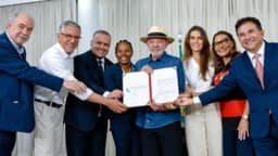Lula sanciona lei para fortalecer futebol feminino antes da Copa do Mundo