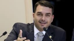 Flávio Bolsonaro destinou emenda a miliciano condenado no caso Marielle