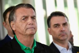 A posição da PGR sobre visitas de Flávio a Jair Bolsonaro na prisão domiciliar