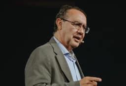 Augusto Cury é de direita ou de esquerda? O que ele responde