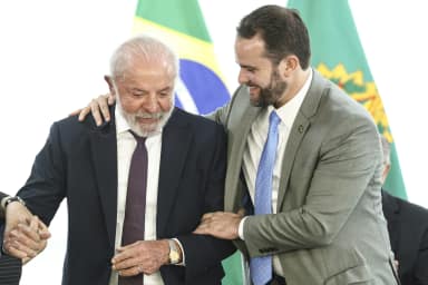 Durigan diz que governo prevê crédito e capacitação para o fim da escala 6x1
