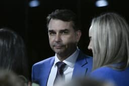 A reação de Flávio ao cerco imposto por Moraes a Bolsonaro