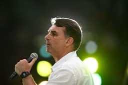 Pesquisa indica a dificuldade duradoura na campanha eleitoral de Flávio Bolsonaro