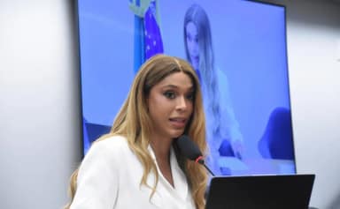 Processo por quebra de decoro contra Erika Hilton segue na Câmara