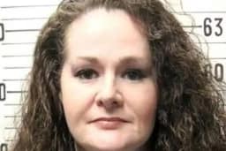 Mulher no Tennessee condenada à morte é hospitalizada após sobreviver a duas injeções letais