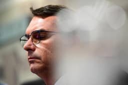 Isolado, Flávio Bolsonaro terá menos tempo de TV que Lula