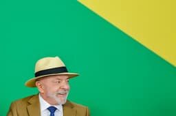 CNT/MDA: Lula lidera e abre 13 pontos sobre Flávio Bolsonaro no primeiro turno