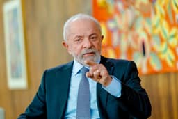 Lula debate desenvolvimento do Brasil com empresários e banqueiros