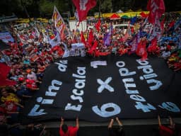 Trabalhadores tomam as ruas pelo fim da escala 6×1 e 40 horas