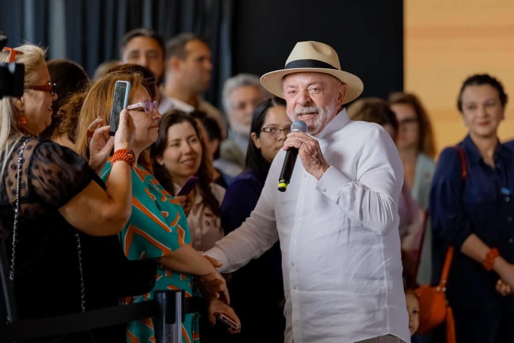 Lula anuncia compra de 105 aparelhos de radioterapia para o SUS em Barretos