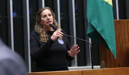 Fim da “taxa das blusinhas” passa na Câmara e segue para o Senado
