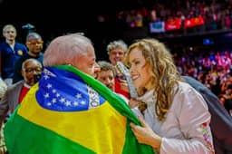 Ao lado de Lula no Rio, Cultura quer ser política de estado na Constituição