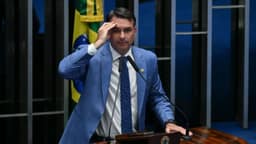 Flávio Bolsonaro veste a carapuça e vai ao TSE contra post citando “família miliciana”