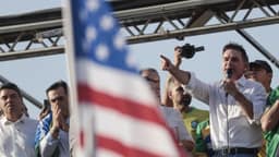 De olho nas riquezas do Brasil, Trump celebra Flávio Bolsonaro no 2º turno