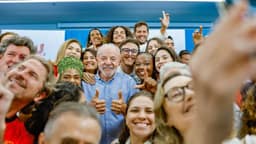 “Eu acredito é na força do povo”, diz Lula após reunião com influenciadores