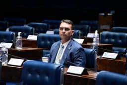 Flávio Bolsonaro pode perder mandato no Senado por faltas ainda em 2026