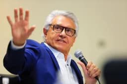 Caiado cobra cassação de Lula e Bolsonaro por falta em debate, mas faltou em 2022 quando liderava as pesquisas