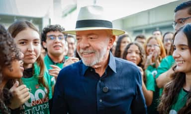 Datafolha e PoderData apontam empate entre Lula e Flávio Bolsonaro