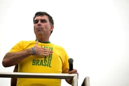 Em Aracaju, Flávio Bolsonaro tenta associar Lula às bets, criadas no governo Temer