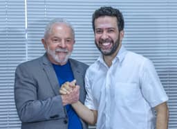 Campanha de Lula registra canal de Janones no TSE após censura de Nunes Marques