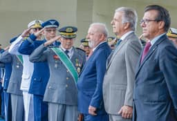 Agenda dos candidatos: Lula cumpre agenda militar em Brasília; Flávio leva a campanha para Alagoas