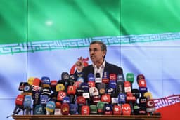 Irã mantém Ahmadinejad em prisão domiciliar, diz ‘New York Times’