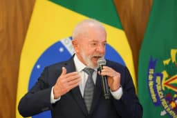Agenda dos candidatos: Lula sanciona projeto em Brasília e Flávio Bolsonaro faz campanha no Pará
