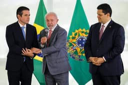 Agenda dos candidatos: Flávio Bolsonaro faz motociata, Lula encontra Motta e Alcolumbre