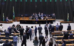 Câmara adia para quinta-feira a votação do fim da ‘taxa das blusinhas’