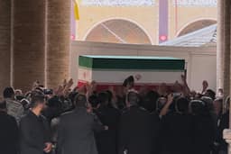 Irã inicia o velório do líder supremo Ali Khamenei, morto no começo da guerra