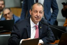 Aziz lidera disputa pelo governo do Amazonas em 1º turno, aponta Real Time Big Data