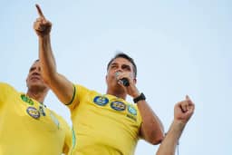 CNBB rebate Flávio Bolsonaro após acusações na polêmica sobre Nossa Senhora Aparecida