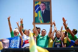 Agenda dos candidatos: Lula faz atos no RJ e em AL; Flávio Bolsonaro faz campanha em MG