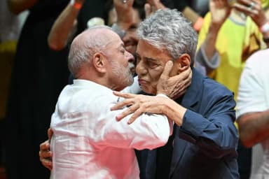 Lula tenta virar contra Flávio Bolsonaro no segundo turno de 25 de outubro