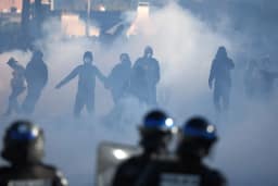 Protestos estudantis bloqueiam centenas de escolas na França
