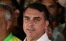 Flávio Bolsonaro divulga carta golpista e se autoproclama o ‘verdadeiro presidente eleito’