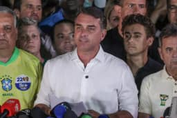 O que se sabe sobre a possível fuga de Flávio Bolsonaro do Brasil
