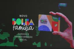 Lula antecipa pagamento do Bolsa Família reajustado para antes do 2º turno