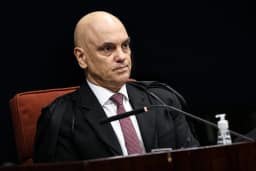 Sob pressão, Moraes se declara impedido em ação que envolve esposa e Vorcaro