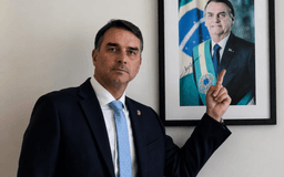 Repetindo o pai, Flávio Bolsonaro convoca ato de 7 de Setembro