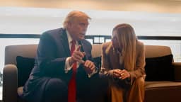 Trump volta a atacar Meloni e diz que premiê italiana tenta recuperar popularidade com ele