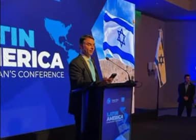 Flávio Bolsonaro bajula Milei e diz ter “inveja” da Argentina, afundada em crise