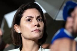 O isolamento de Michelle Bolsonaro dentro do PL após crise com Flávio