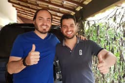 Moraes libera visitas de Flávio e Carlos Bolsonaro a Filipe Martins na prisão