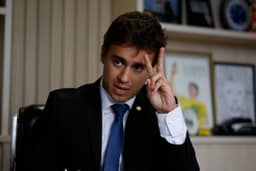 Redes de Nikolas Ferreira repetem irregularidade que fez Renan Santos ser punido