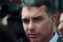 Faltou o CEP na filiação de Flávio Bolsonaro. Por Moisés Mendes