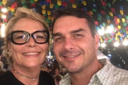 Mãe de Flávio Bolsonaro declara apartamento de Brasília omitido em 2020